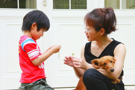 Boys and women wearing a pet and T-shirtの写真素材