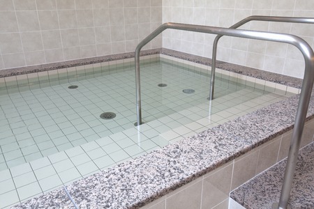 Nursing care facilities of the bathtub