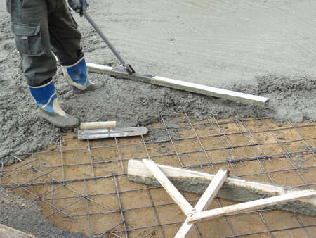 Lay cement in the garden