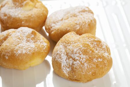 Petit cream puff