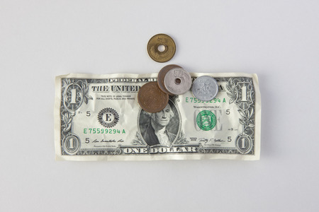 1 dollar banknotes.
