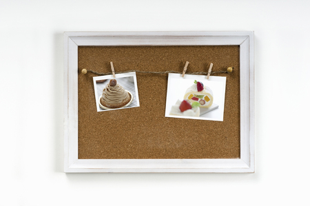 Cake photo of it is affixed to the corkboardの写真素材