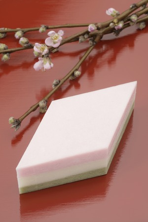 Hishimochi and peach flowers