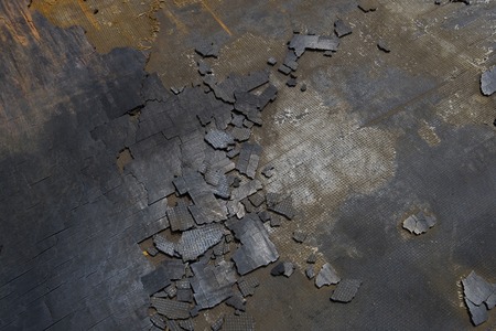The deterioration hardened rubber plate