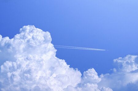 Contrailの写真素材