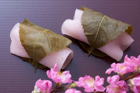 Peach flowers and mochiの写真素材