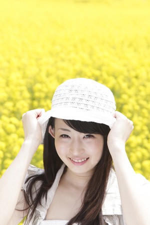 Women who smile and grabbed a hatの写真素材