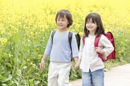 Children that connects the handの写真素材