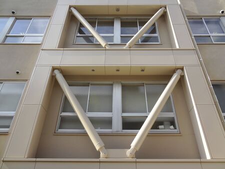 Seismic reinforcement of building outer wall