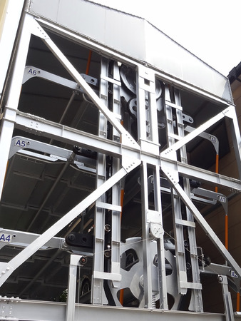 Rotary parking structure of steel
