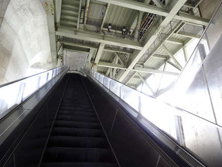 Long escalator