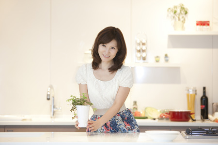 Women with houseplantsの写真素材