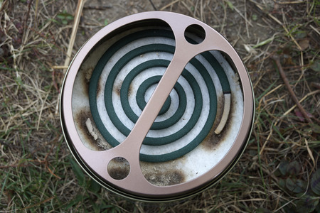 It burns a mosquito coil in the outdoor
