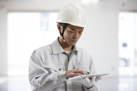 Male workers to use a Tablet PCの写真素材