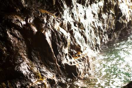 Three-wall cave