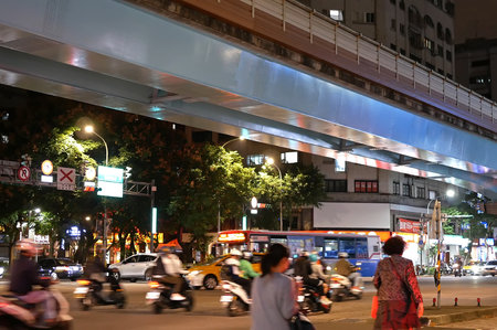 Taipei, Taiwan - October 27, 2017 : Motion of commuters crossing street to take bus or skytrainのeditorial素材