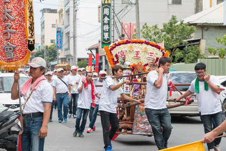 SHUEISHANG, TAIWAN - APR 19 : The parades for the Worship of Gods took place at temples and paraded on the street for luck. APR 19, 2015 Shueishang, Taiwan.のeditorial素材