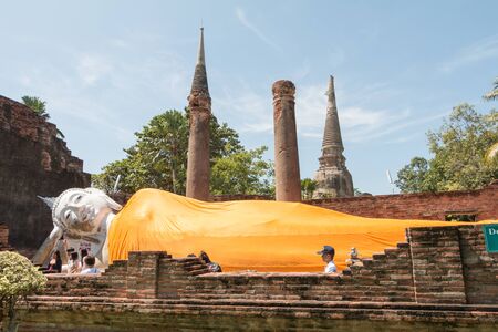 Ayutthaya, Thailand - November 01, 2015: The big sleeping Buddha and buddhisms are in Wat Yai Chai Mongkoのeditorial素材