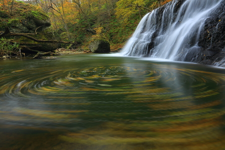 GE Jime autumn mountain stream waterfall
