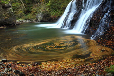 GE Jime autumn mountain stream waterfall