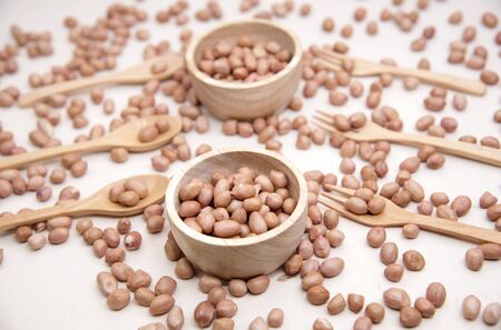 Peanuts used to make snack and foods or cook and have health benefits