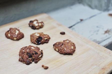 Fresh baked homemade oatmeal raisin cookies on woodem board  brown colour from sugar の写真素材