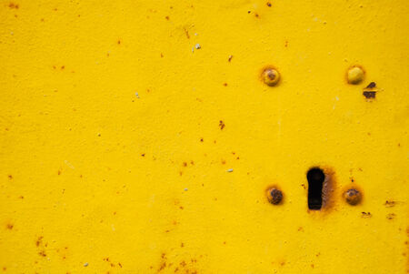 Keyhole in a rusted metal plateの写真素材
