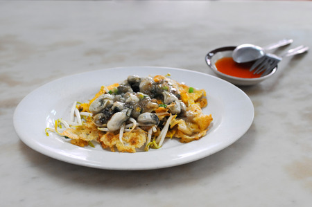 A plate of Thip Hoi Thot Phu-khao Fai's oyster pancake, Bang Rak, Bangkokの写真素材