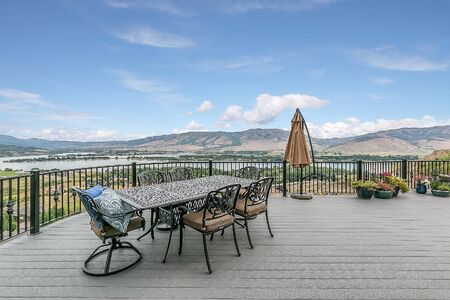 Lovely scene to eat, relax and enjoy the mountain and lake views