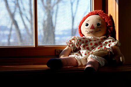 Doll Raggedy Anne in windowの写真素材