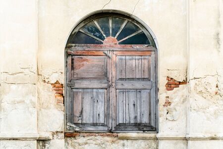 Old wooden window on wall backgroundの写真素材
