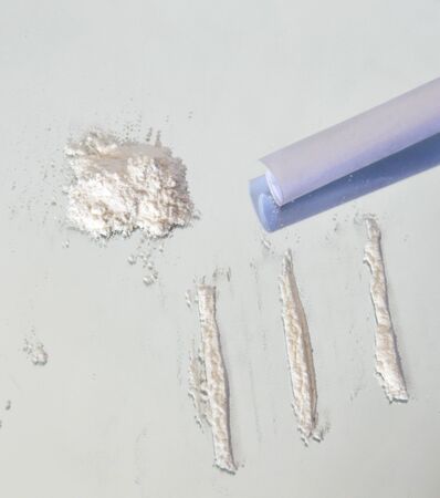 cocaine and roll paper on mirrorの写真素材