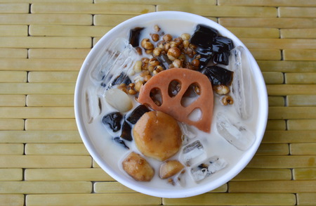 cold assorted beans in milk and syrup Chinese dessert on cupの写真素材