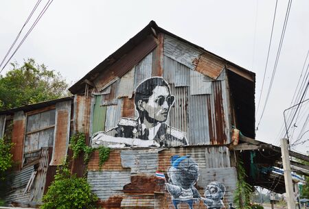 Pathumthanee Thailand January 9, 2017 : graffiti for memorial to his Majesty King Bhumibol Adulyadej by Mr.Pond Thai artist on old house wallのeditorial素材