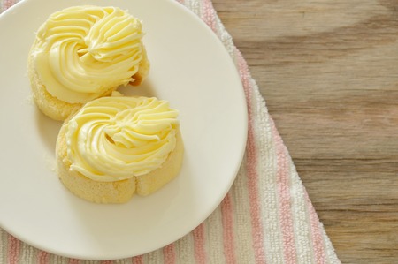 butter cake roll topping vanilla cream on plateの写真素材