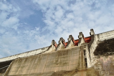 Khun Dan Prakarn Chon huge concrete dam in Thailandの写真素材