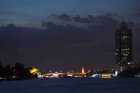 landscape of  Phra Phuttha Yodfa memorial bridge ancient bridge cross Cho phraya river in nightの写真素材