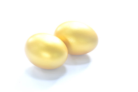 golden egg shell arranging on white backgroundの写真素材