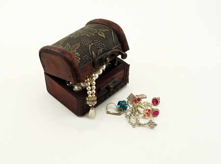 adorned repository, pearl bracelet and earrings on a white backgroundの写真素材