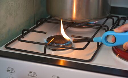 ignition of the gas appliance by the lighter