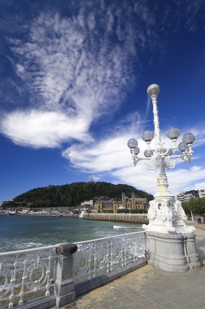 shell beach, the bottom of the image stands Mount Urgull, San Sebastian, Guipuzcoa, Basque Country, Spainの写真素材