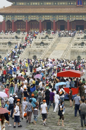 Beijing, China - August 18, 2009: A multitude of tourists visit the Forbidden Cityのeditorial素材