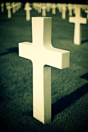 White crosses in American Cemetery, Coleville-sur-Mer, Omaha Beach, Normandy, France.のeditorial素材