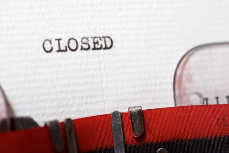 The word closed written with a typewriter.の写真素材