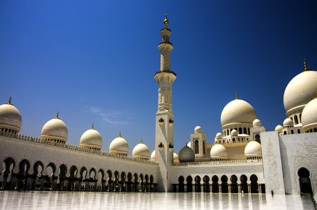 ABU DHABI, UAE-SEPTEMBER 1, 2015: General view of Sheikh Zayed Mosque.のeditorial素材