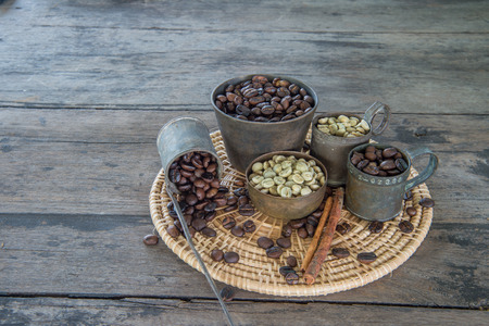 raw ans roasted coffee beansの写真素材