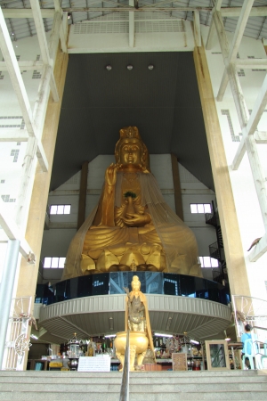 Large statue Kuan Yin in Nong Hoi temple, Thailandのeditorial素材