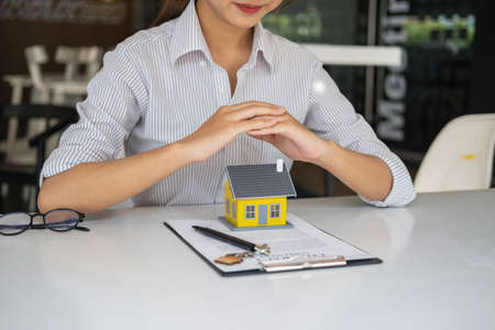 Guarantees, Mortgages, Signings, contract, agreement concept, Real estate agents shake hands with clients after signing the contract and congratulate them after reaching an agreement.の写真素材