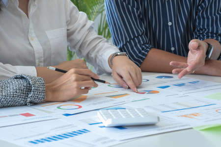 Planning to reduce investment risks, The business team is planning to adjust the marketing strategy to make the company profitable and analyze the investment for customers within the companyの写真素材