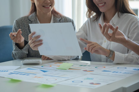 Planning to reduce investment risks, The business team is planning to adjust the marketing strategy to make the company profitable and analyze the investment for customers within the companyの写真素材